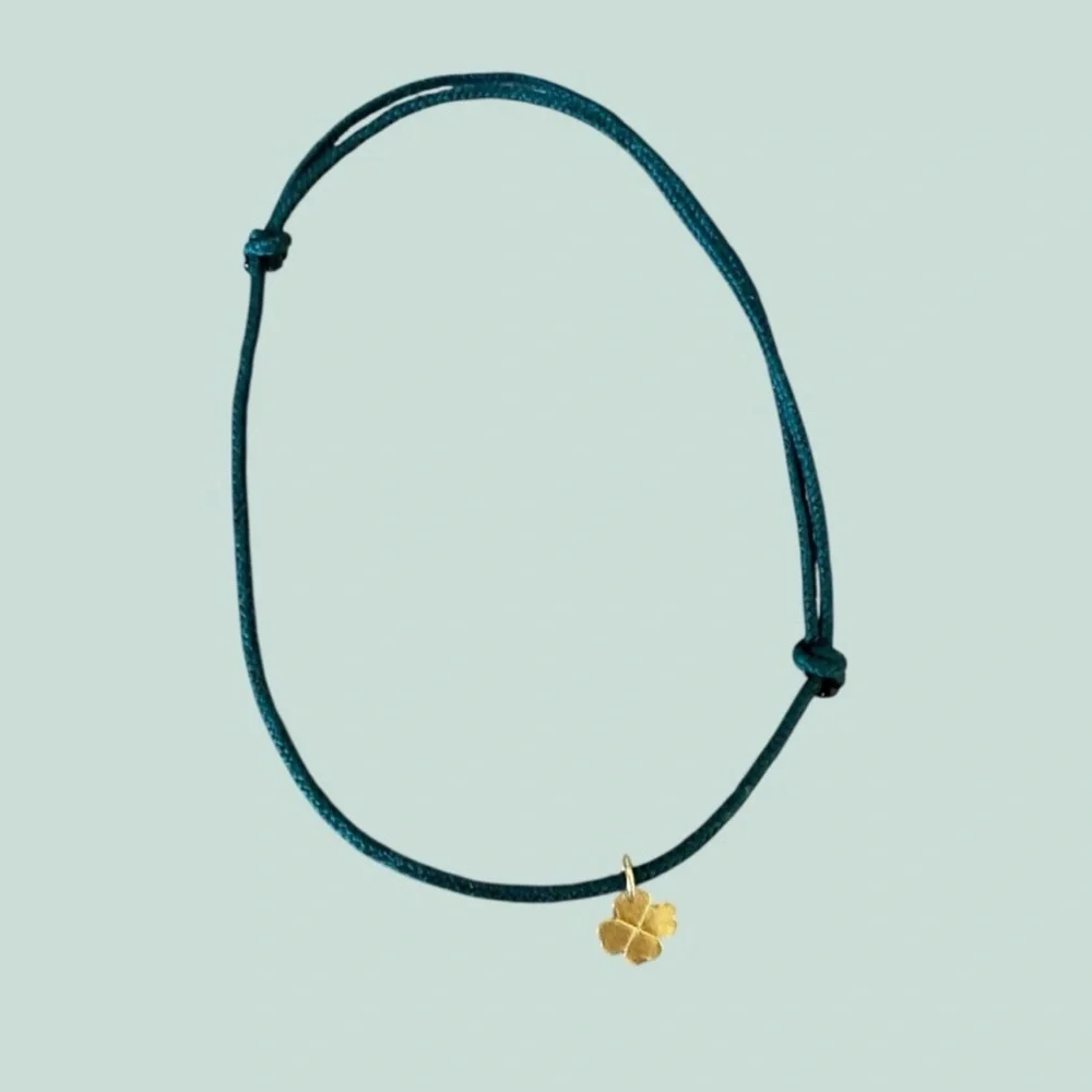 Marie-Helene de Taillac 22k gold clover charm with Peridot center. 🍀 - Picture 2 of 2